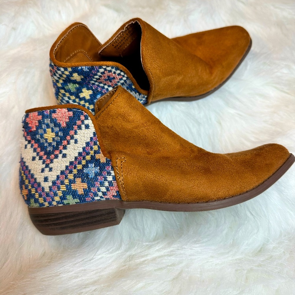 Cat & Jack Girls Booties Size 4